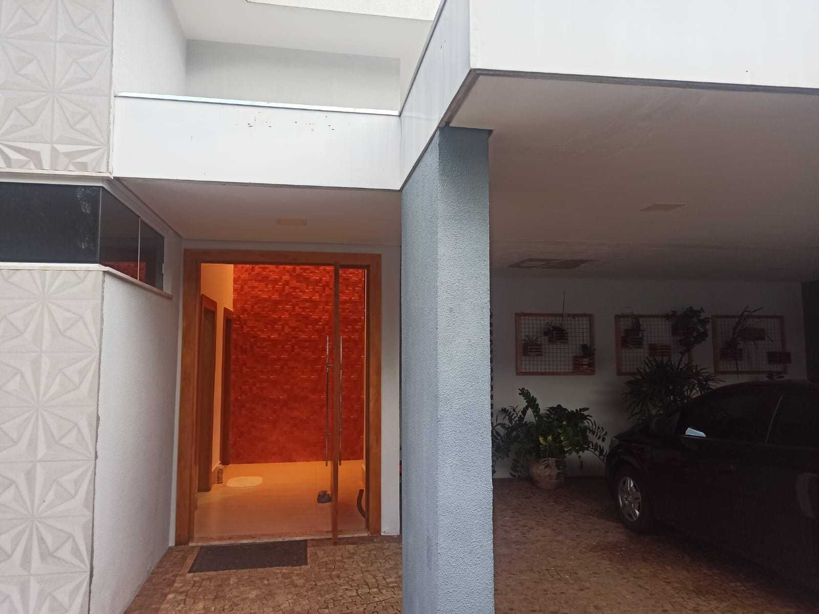 Casa à venda com 3 quartos, 378m² - Foto 1