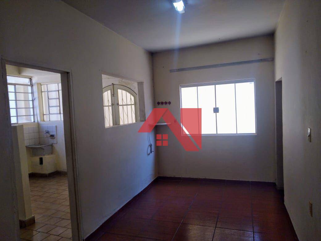 Casa para alugar com 6 quartos, 350m² - Foto 5