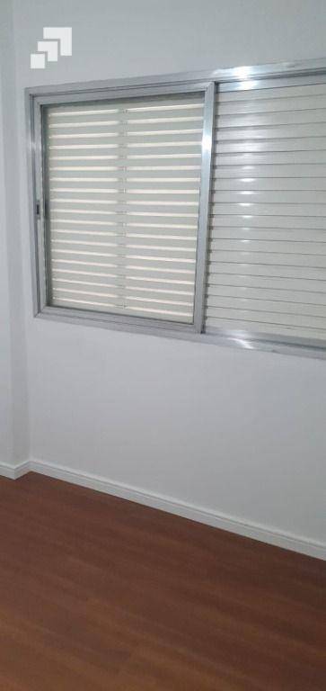 Apartamento à venda com 2 quartos, 76m² - Foto 11