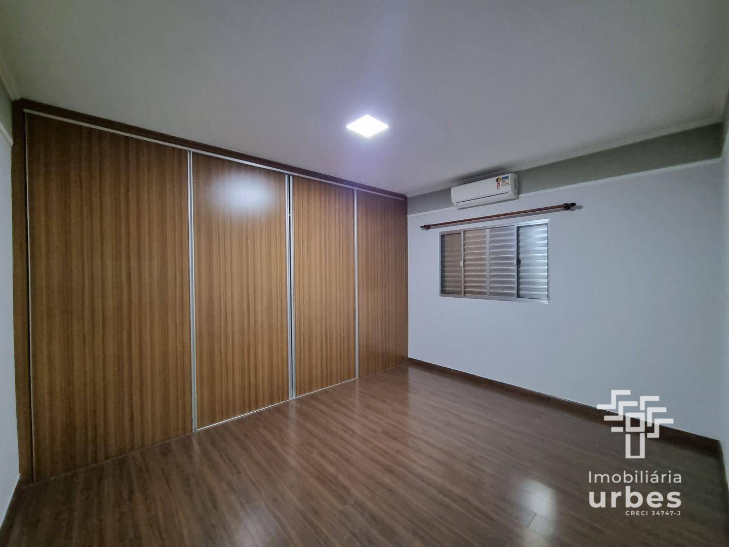 Casa à venda com 3 quartos, 210m² - Foto 15