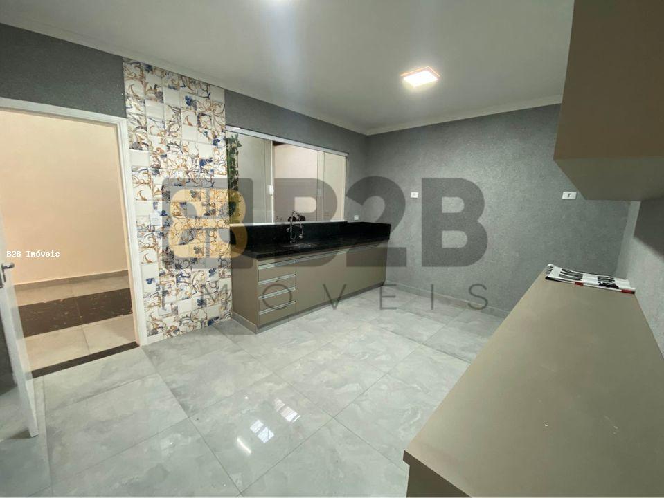 Casa à venda com 3 quartos, 180m² - Foto 2