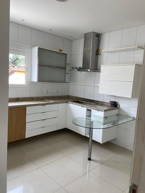 Casa de Condomínio para alugar com 3 quartos, 250m² - Foto 14