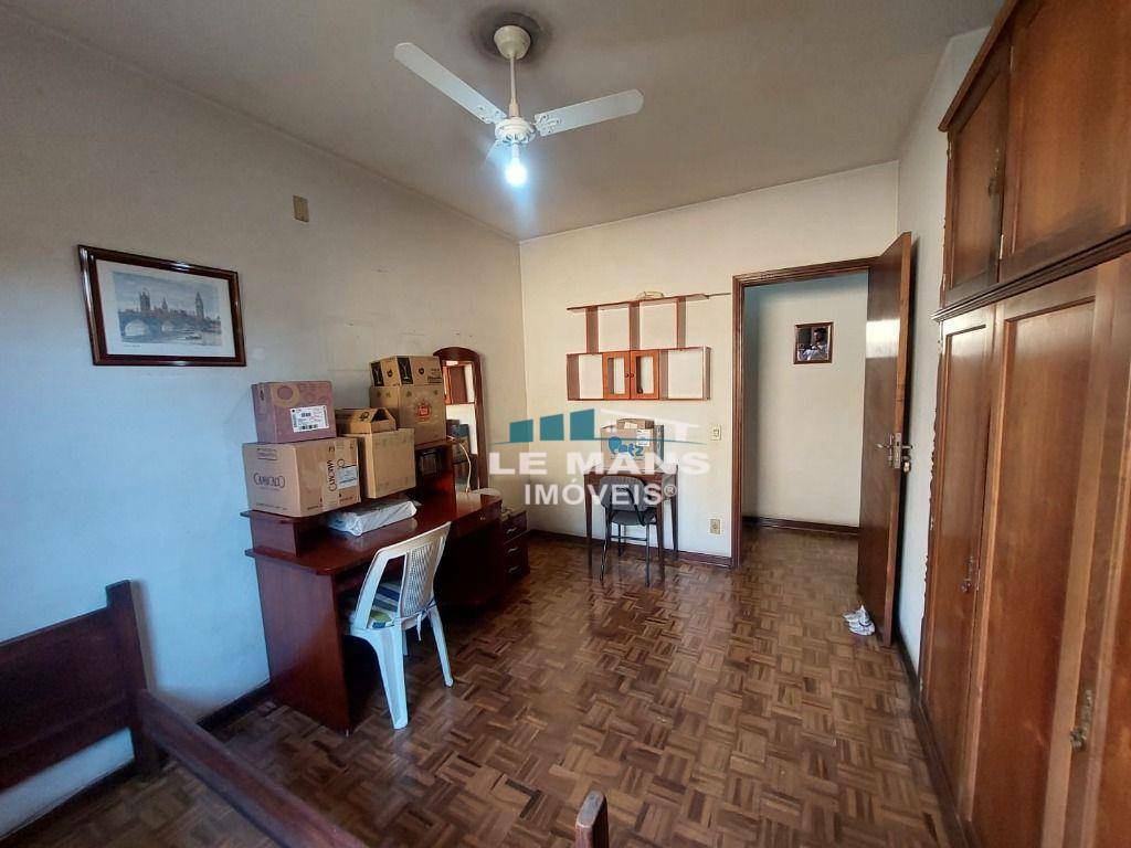 Casa à venda com 3 quartos, 231m² - Foto 18