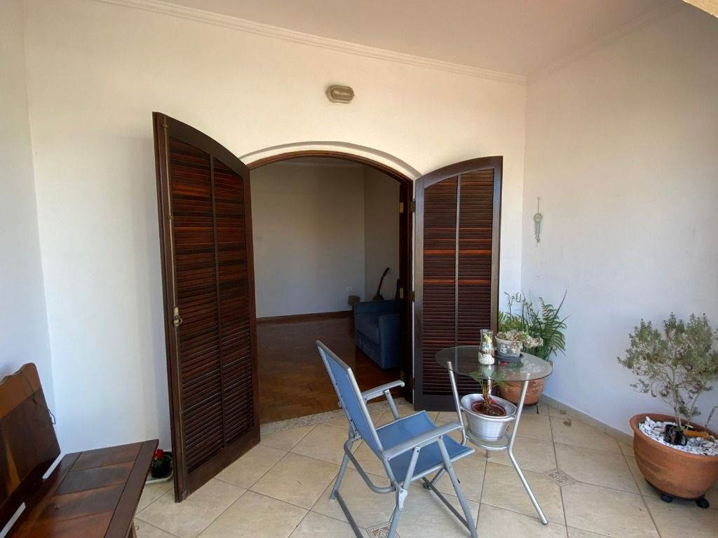 Casa à venda com 4 quartos, 250m² - Foto 14