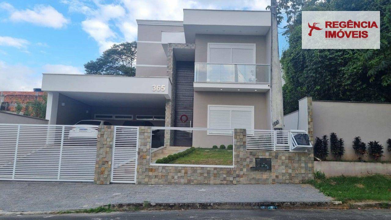 Casa à venda com 3 quartos, 186m² - Foto 1