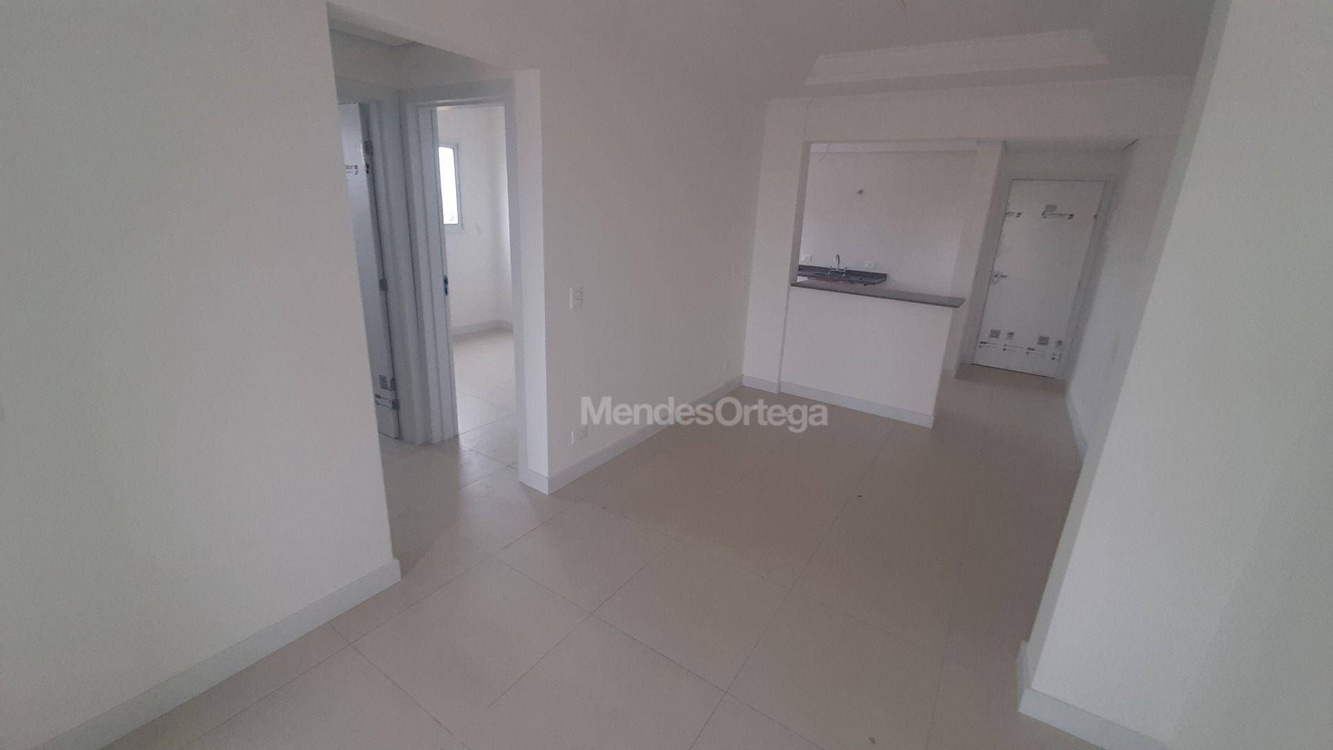 Apartamento à venda com 2 quartos, 64m² - Foto 2