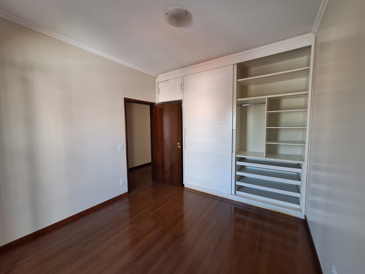 Casa à venda com 3 quartos, 233m² - Foto 7