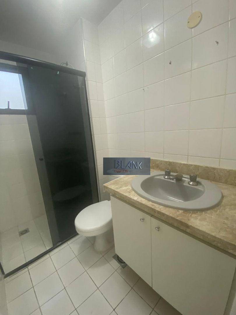 Apartamento para alugar com 3 quartos, 95m² - Foto 17