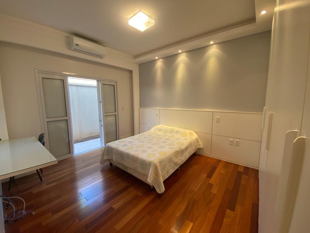 Casa à venda com 4 quartos, 472m² - Foto 1