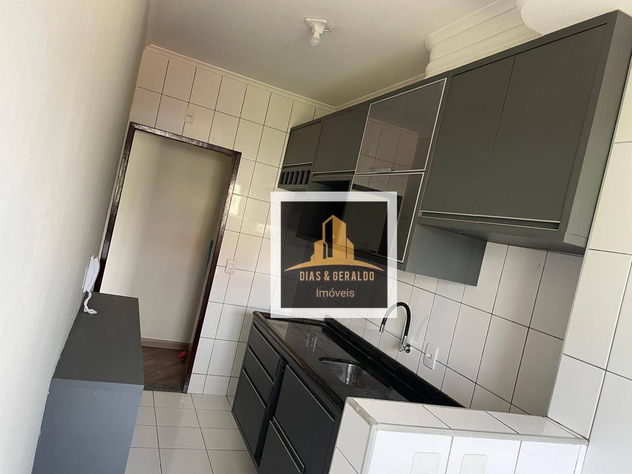 Apartamento à venda com 2 quartos, 65m² - Foto 4