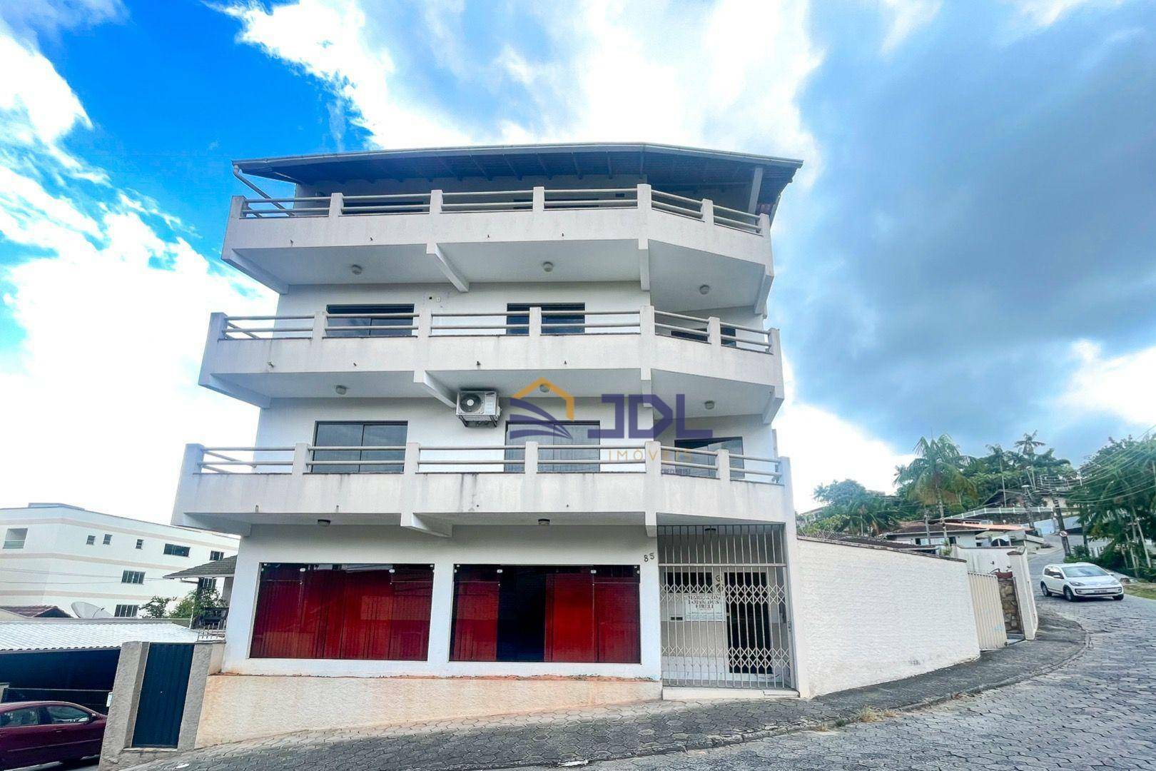 Casa à venda com 4 quartos, 1000m² - Foto 1