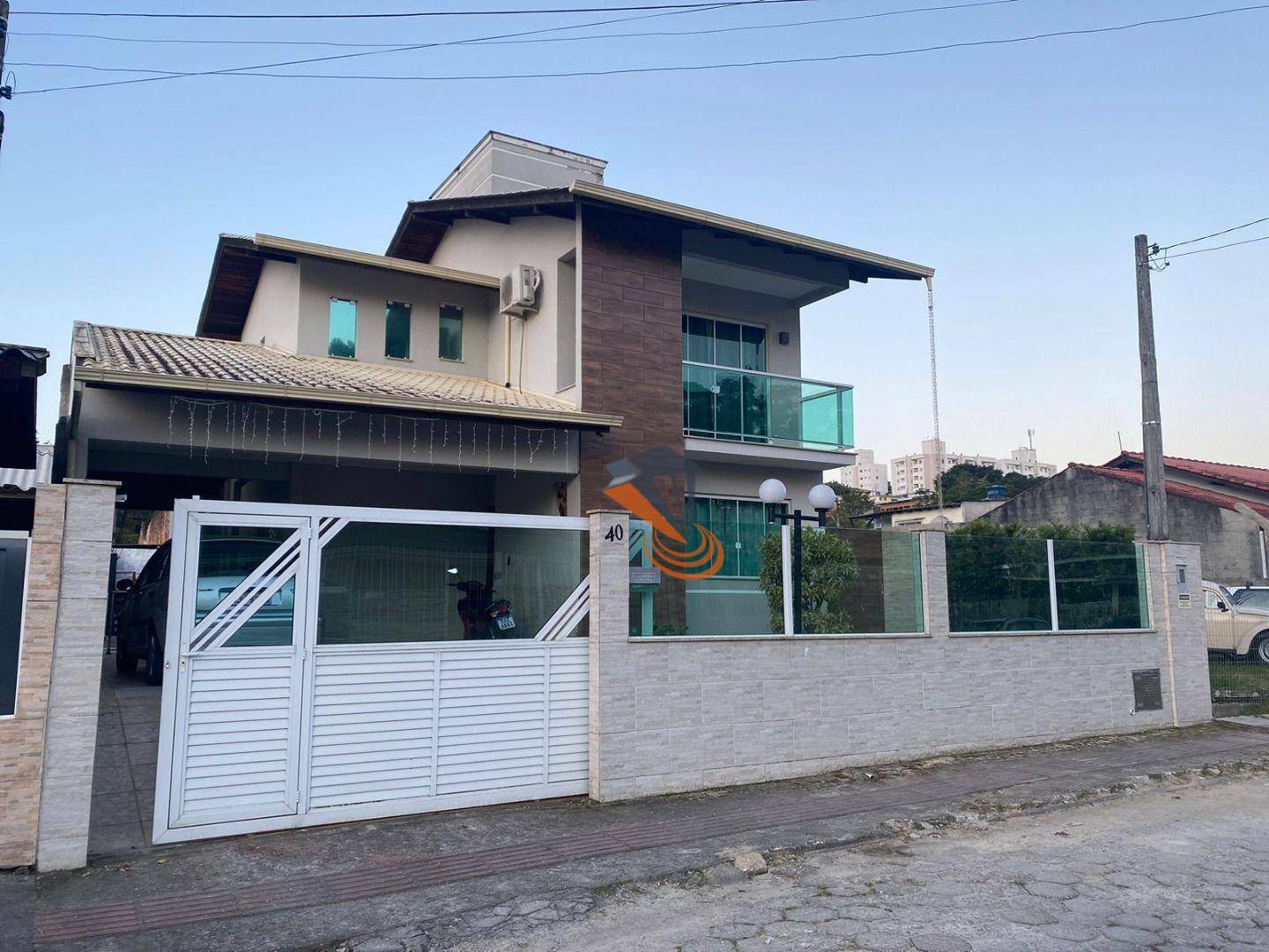 Casa à venda com 3 quartos, 160m² - Foto 1