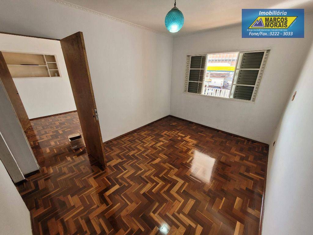 Casa para alugar com 4 quartos, 200m² - Foto 7