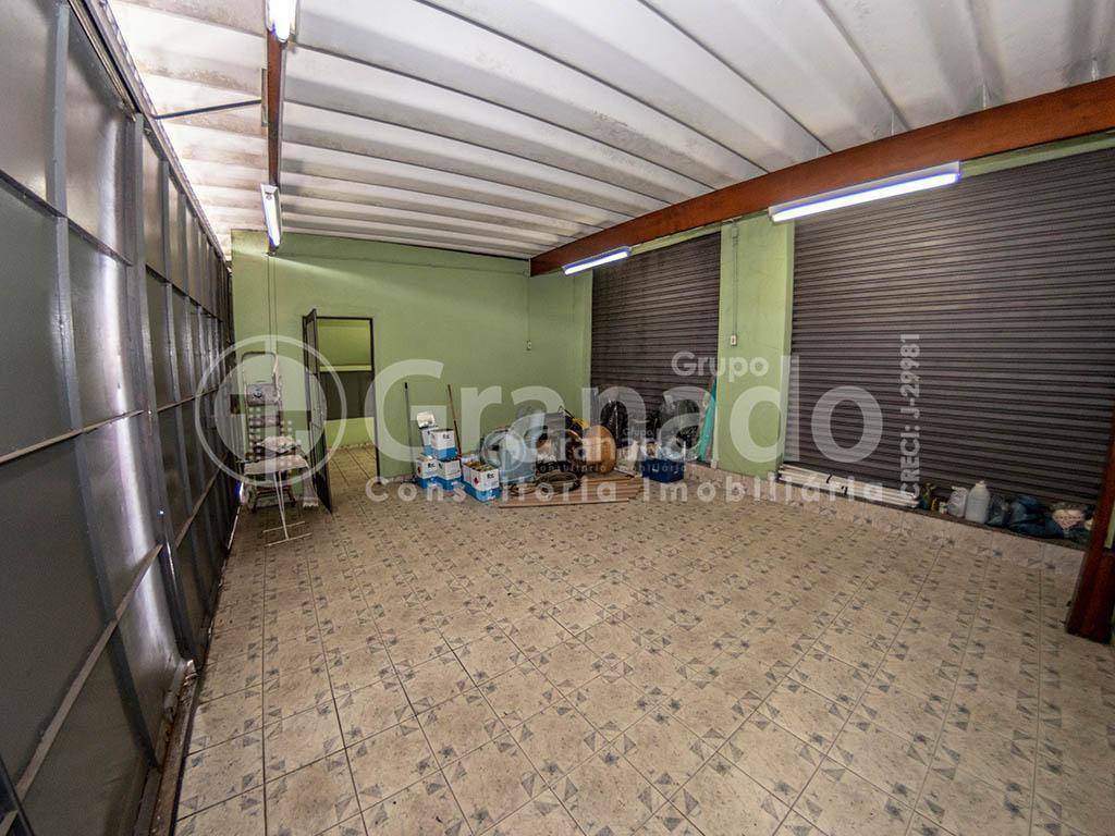 Casa à venda com 2 quartos, 300m² - Foto 26