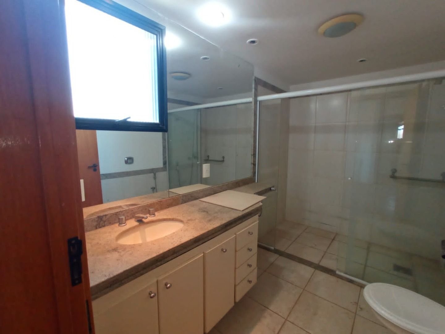 Apartamento para alugar com 3 quartos, 140m² - Foto 10