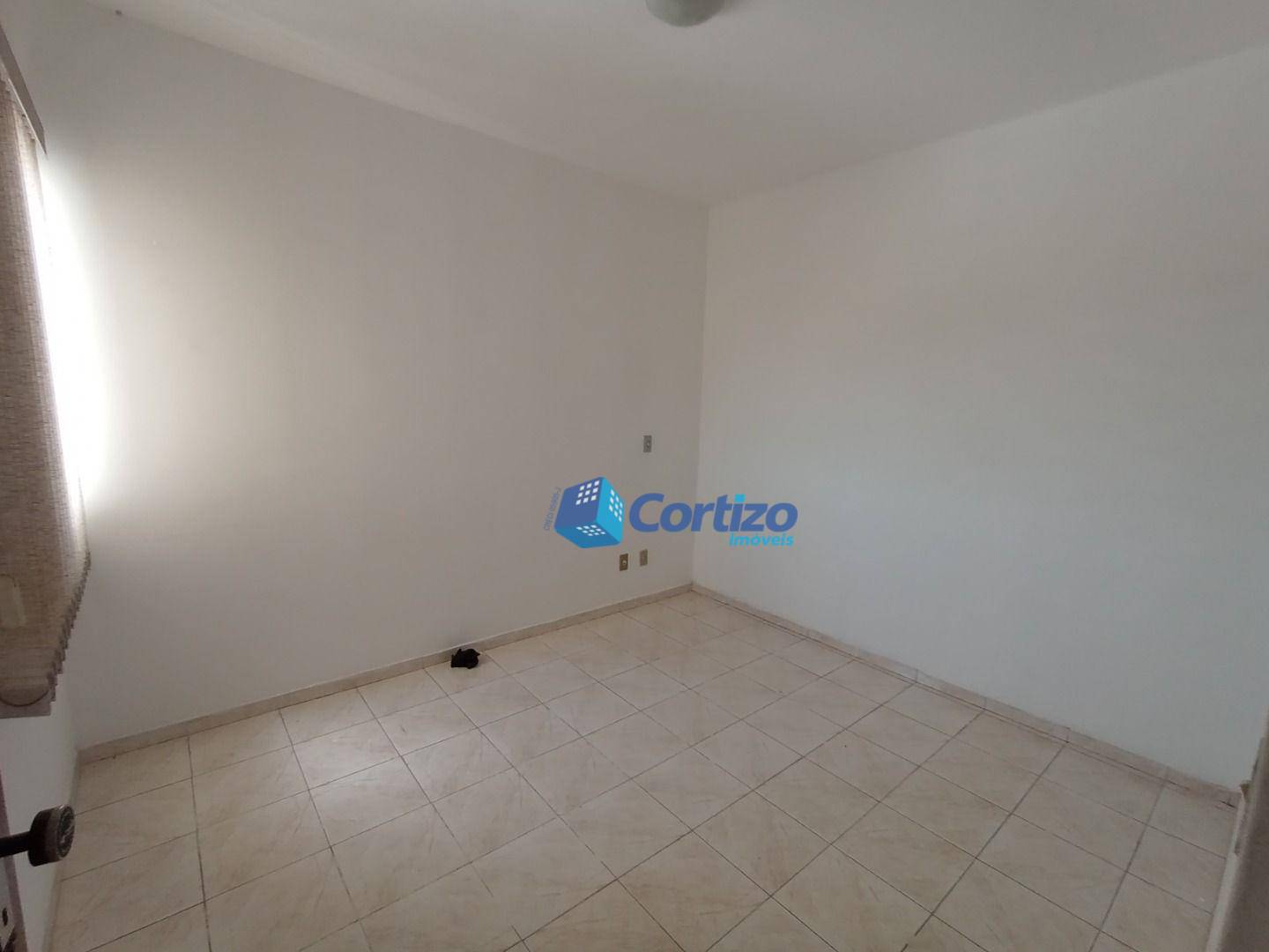 Apartamento para alugar com 2 quartos, 65m² - Foto 15