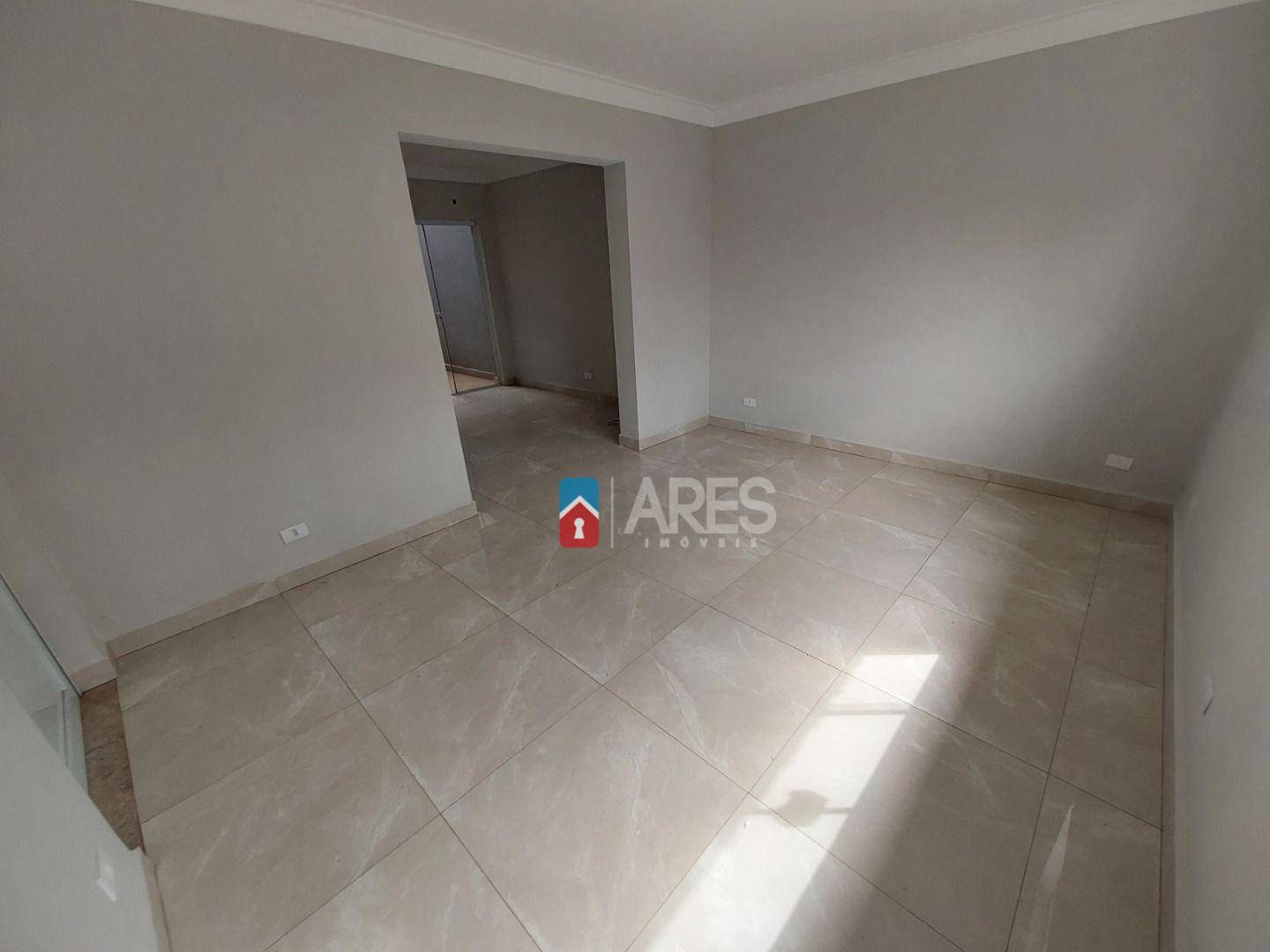 Casa à venda com 4 quartos, 270m² - Foto 2