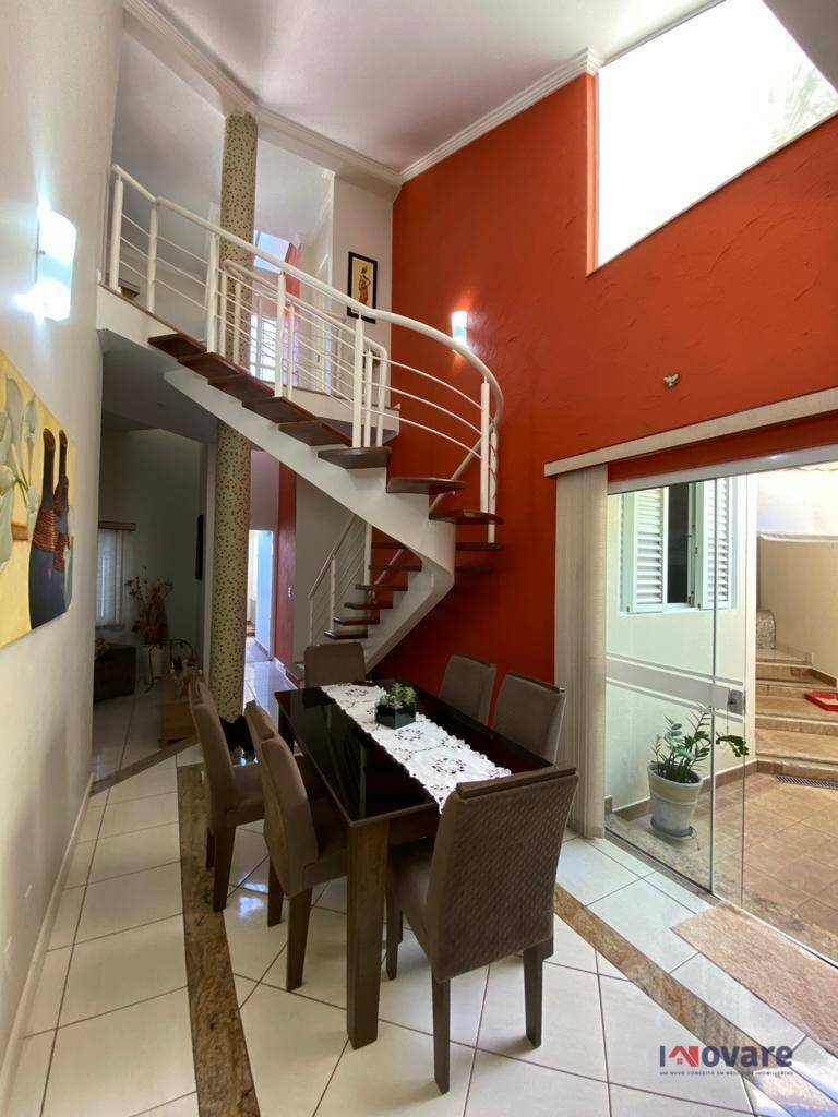 Sobrado à venda com 3 quartos, 176m² - Foto 1