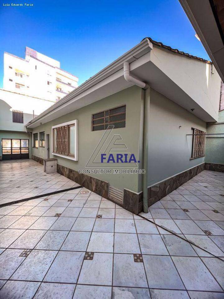 Casa à venda com 4 quartos, 250m² - Foto 14