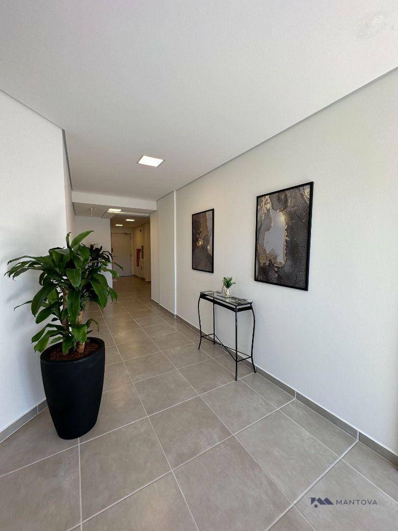 Apartamento à venda com 2 quartos, 64m² - Foto 4