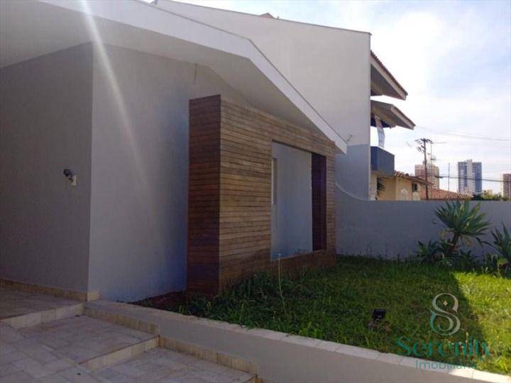 Casa à venda e aluguel com 3 quartos, 143m² - Foto 2