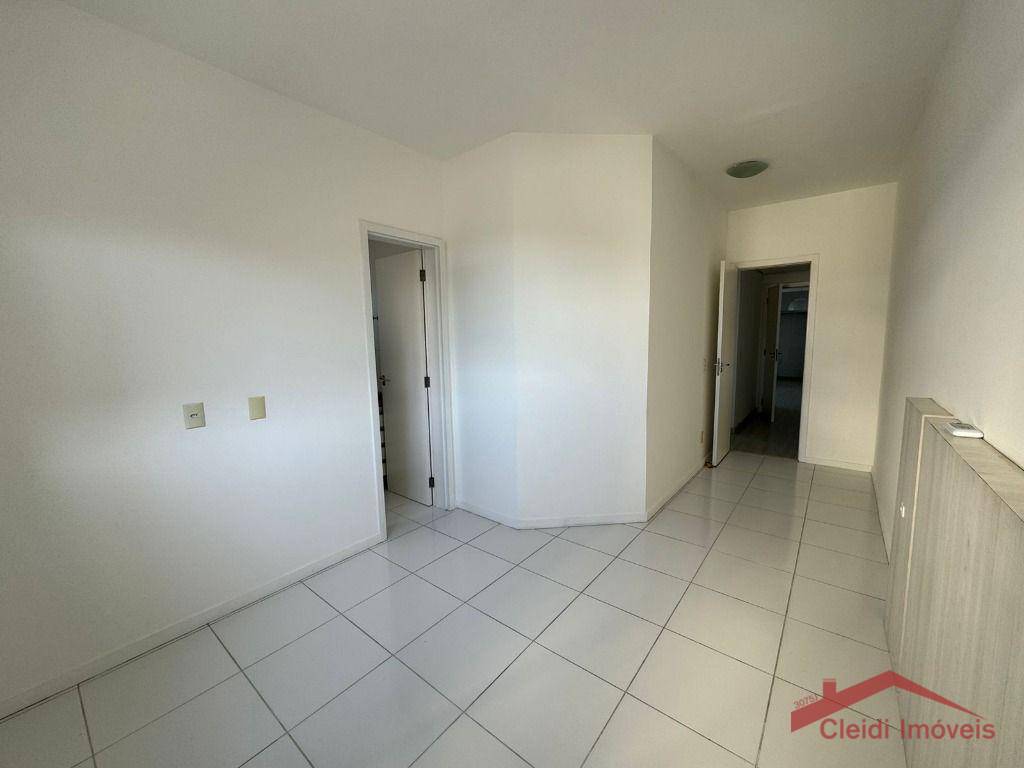 Apartamento para alugar com 3 quartos, 90m² - Foto 12