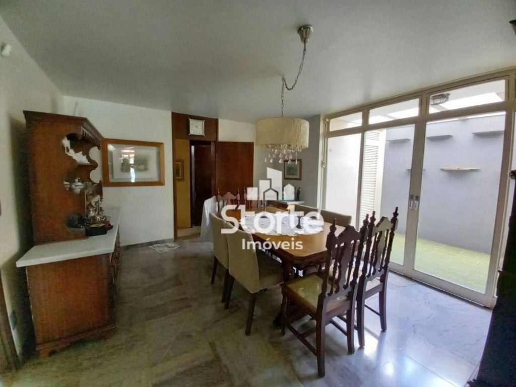 Casa à venda com 4 quartos, 340m² - Foto 5