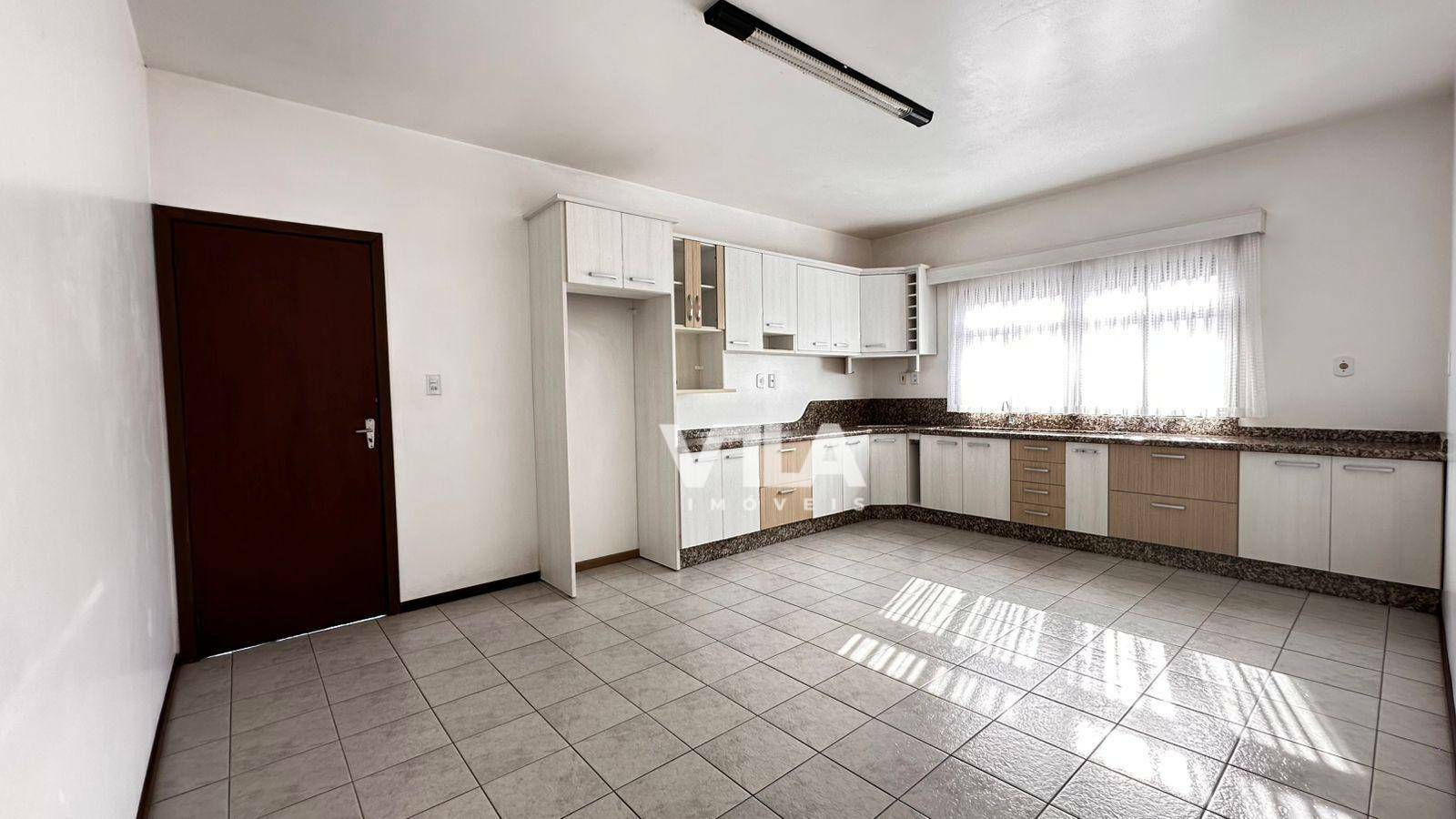Casa à venda com 6 quartos, 305m² - Foto 10