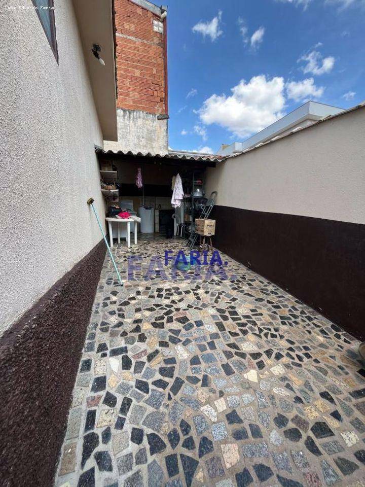 Casa à venda com 3 quartos, 100m² - Foto 5