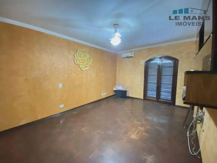 Casa para alugar com 3 quartos, 252m² - Foto 35