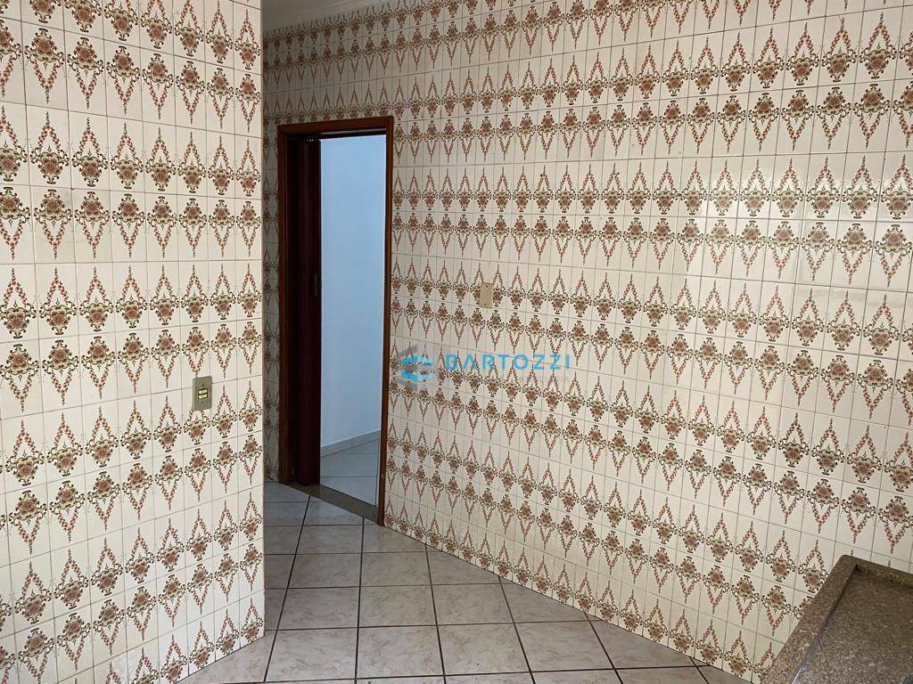 Casa para alugar com 2 quartos, 90m² - Foto 4