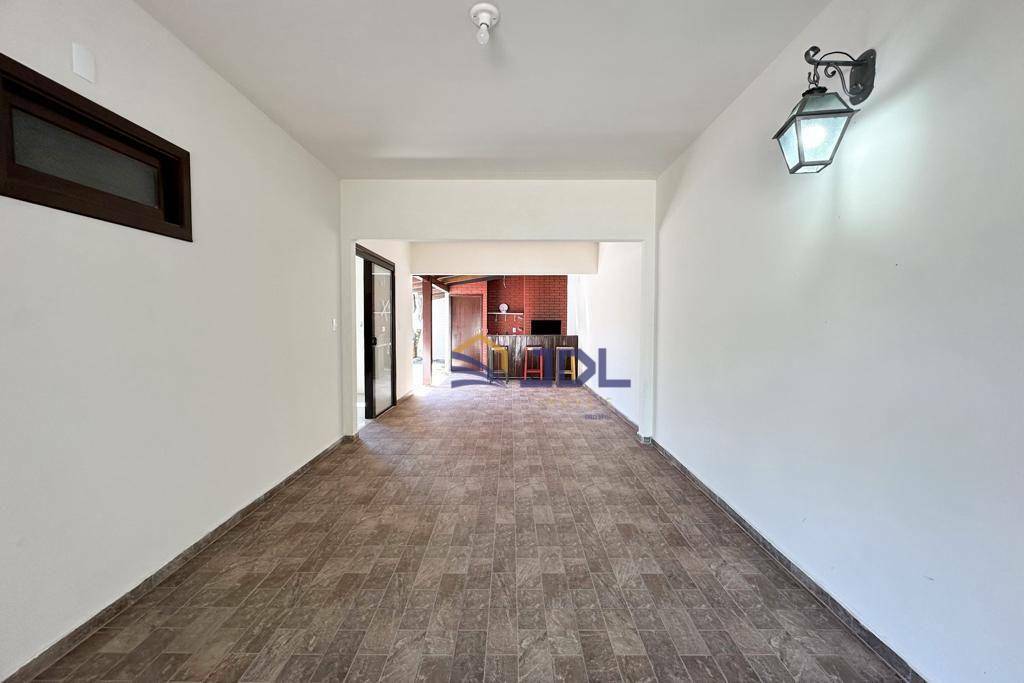 Casa à venda com 3 quartos, 240m² - Foto 6