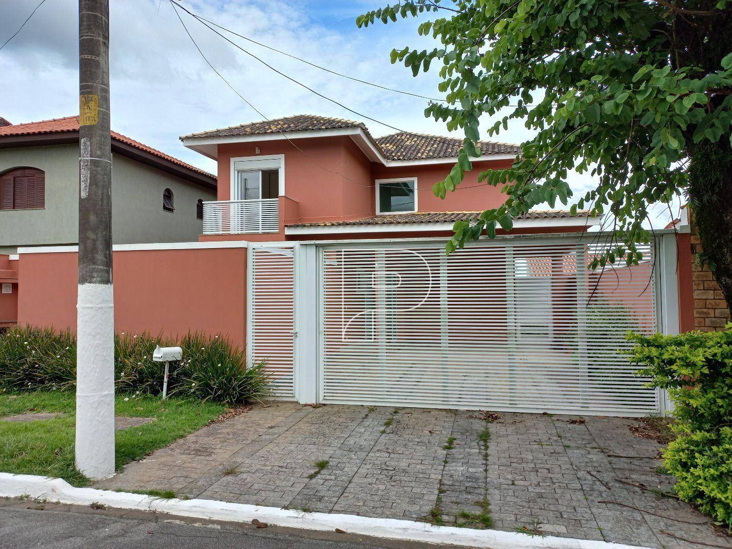 Casa de Condomínio para alugar com 4 quartos, 280m² - Foto 1