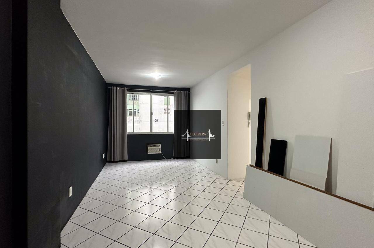 Apartamento à venda com 2 quartos, 66m² - Foto 2