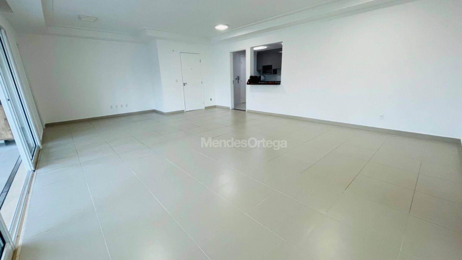 Apartamento à venda com 3 quartos, 151m² - Foto 4