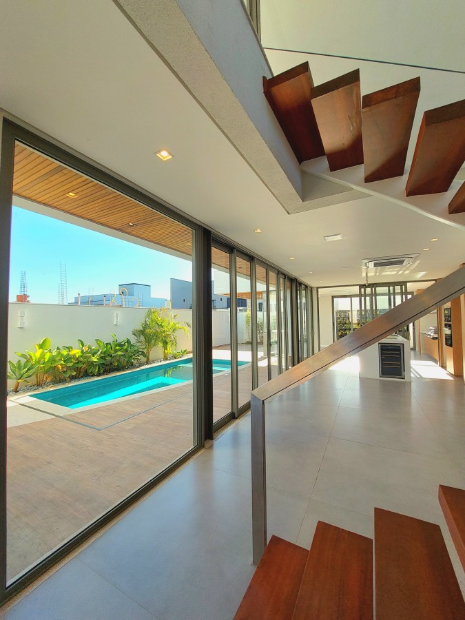 Casa de Condomínio à venda com 4 quartos, 300m² - Foto 2