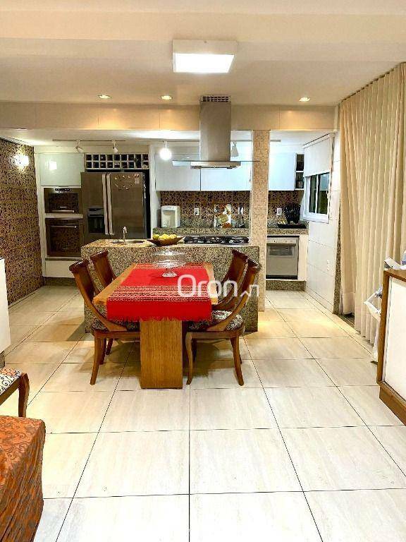 Casa à venda com 4 quartos, 260m² - Foto 1