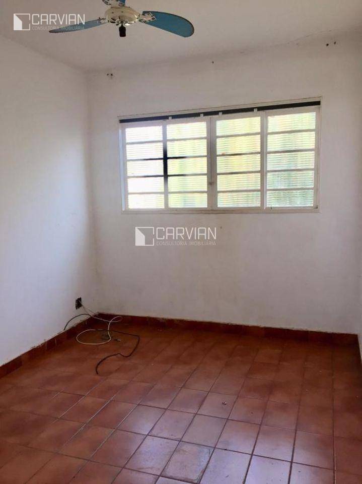 Casa à venda com 2 quartos, 70m² - Foto 2