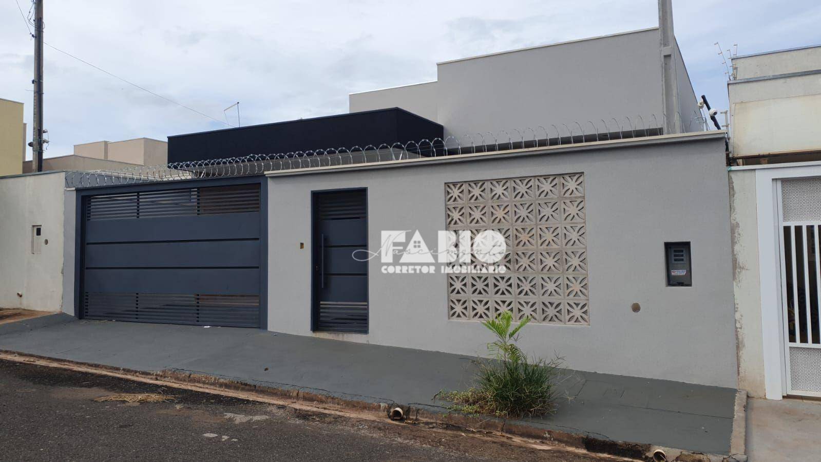 Casa à venda com 2 quartos, 100m² - Foto 1