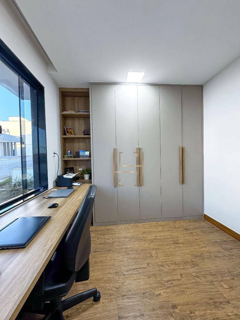 Casa de Condomínio à venda com 4 quartos, 235m² - Foto 5