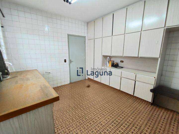 Casa para alugar com 3 quartos, 285m² - Foto 30