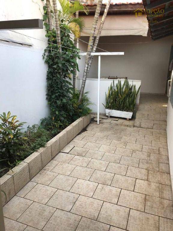 Casa à venda com 3 quartos, 100m² - Foto 17