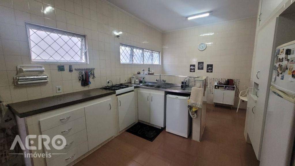 Casa à venda com 4 quartos, 229m² - Foto 6