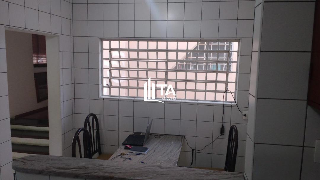 Casa à venda com 4 quartos, 288m² - Foto 8