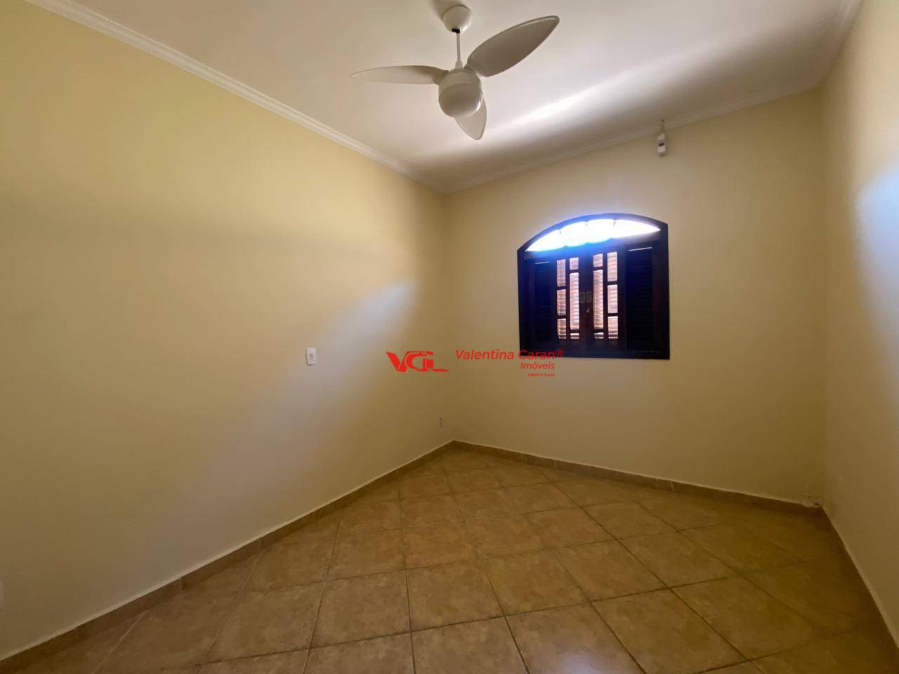 Casa para alugar com 4 quartos, 200m² - Foto 17