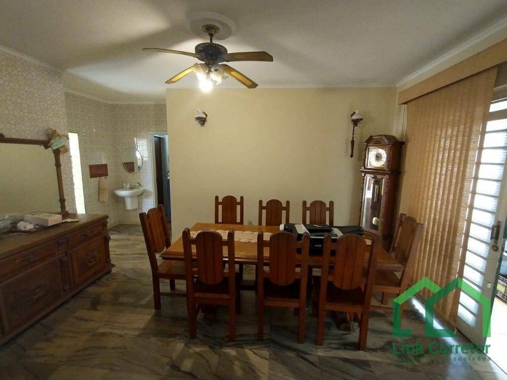 Casa à venda com 3 quartos, 260m² - Foto 2