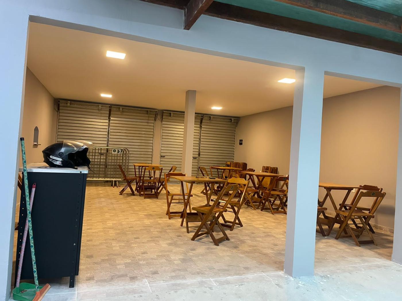 Casa à venda com 4 quartos, 600m² - Foto 2