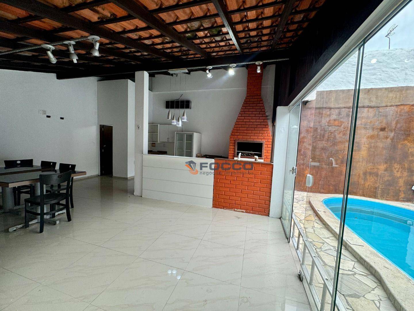 Casa à venda com 3 quartos, 108m² - Foto 2