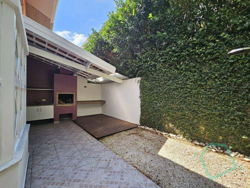 Casa de Condomínio para alugar com 3 quartos, 220m² - Foto 32