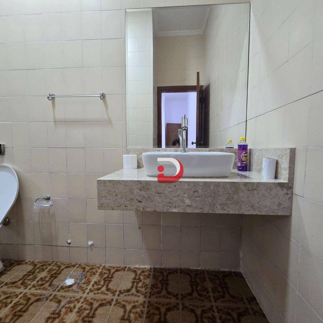 Casa para alugar com 3 quartos, 250m² - Foto 12